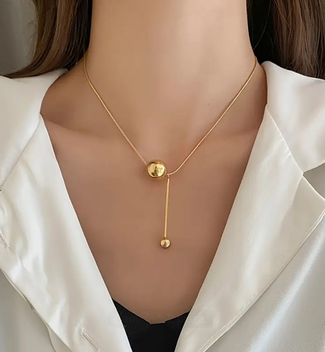 Collar elegante, minimalista para mujer